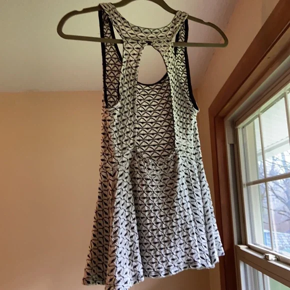 Lovely 153 Peplum Top - Picture 2 of 4